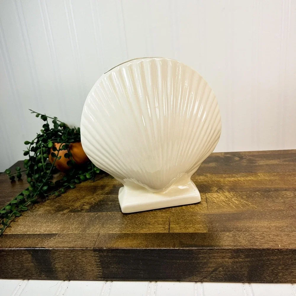 Vintage Cream Seashell Vase, Ceramic‎ Seashell Decor